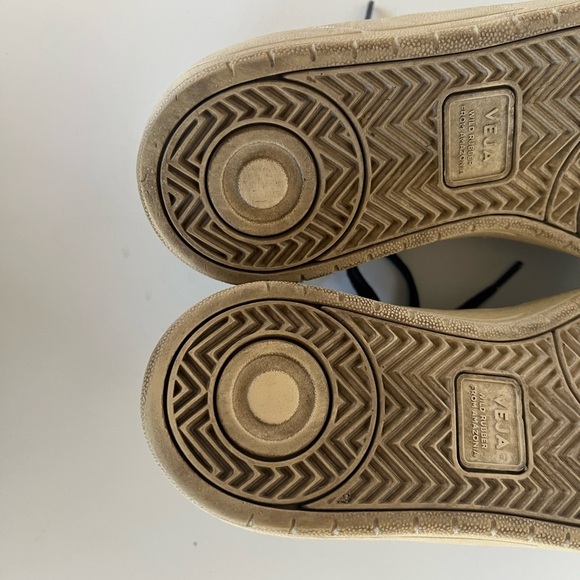 Veja V-10 Black Leather Sneakers, size 41 - Picture 8 of 13